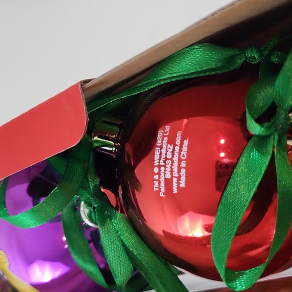 FRIENDS TV Show Christmas Tree Set of 4 Ball Ornaments Shatterproof - Picture 8 of 8